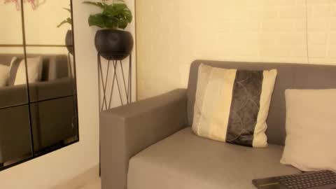 Snapshot of karina_gomez_18 chatting on 22, 10, 2025 Kari online show from 22, 10, 2025