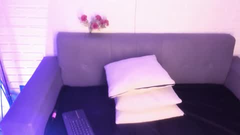 Snapshot of karina_gomez_18 chatting on 8, 11, 2025 Kari online show from 8, 11, 2025