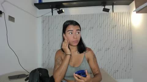 Snapshot of karinaaurora1 chatting on 4, 11, 2025 karinaaurora1 online show from 4, 11, 2025