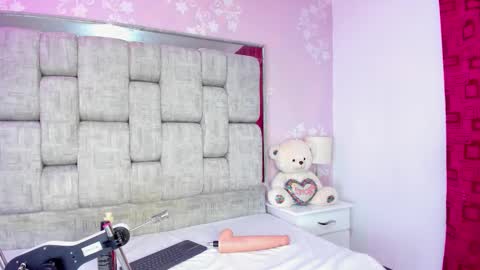 KarinaSimonz online show from 11, 3, 2026