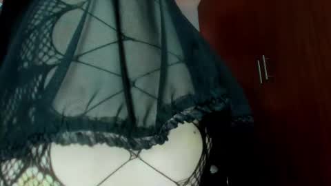 KARINNA  RAVEN online show from 11, 9, 2025