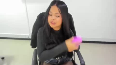 Snapshot of karla_cg chatting on 9, 10, 2025 karla_cg online show from 9, 10, 2025