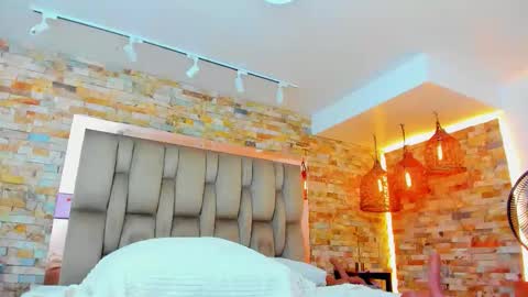 Snapshot of karla_dunn chatting on 8, 11, 2025 Karla online show from 8, 11, 2025