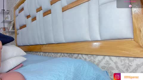 karolina  online show from 10, 10, 2025