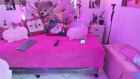 Snapshot of karly_moonn chatting on 2, 12, 2025 Karly Moonns online show from 2, 12, 2025