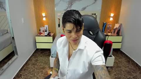 Snapshot of karolandluna chatting on 8, 10, 2025 Karol and Luna online show from 8, 10, 2025