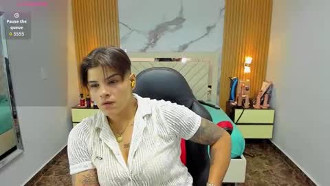 Snapshot of karolandluna chatting on 25, 10, 2025 Karol and Luna online show from 25, 10, 2025