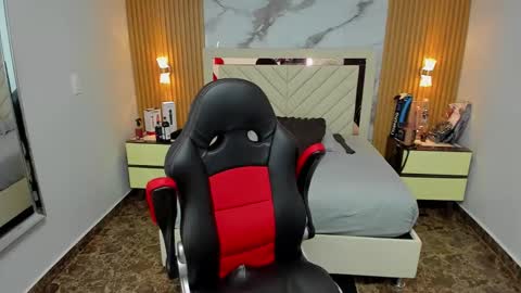 Snapshot of karolandluna chatting on 27, 10, 2025 Karol and Luna online show from 27, 10, 2025