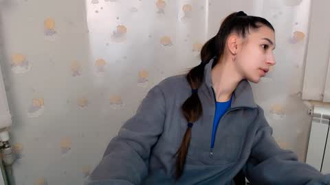 Karolina online show from 8, 2, 2025