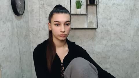 Karolina online show from 9, 2, 2025