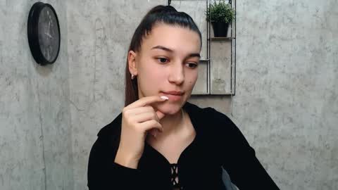 Karolina online show from 9, 2, 2025