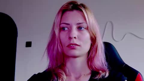 karoline121 online show from 4, 11, 2025