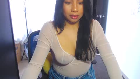 karolinecute online show from 10, 3, 2025