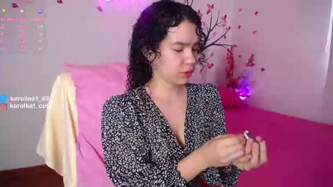 Snapshot of karolkat_1 chatting on 28, 9, 2025 Karolina 3 online show from 28, 9, 2025