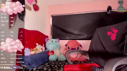 Snapshot of karoll_scoott chatting on 8, 11, 2025 karol online show from 8, 11, 2025