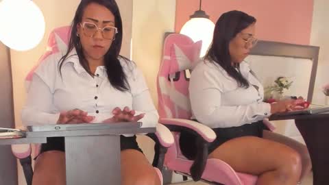 Snapshot of karolwest_ chatting on 2, 12, 2025 karolwest_ online show from 2, 12, 2025