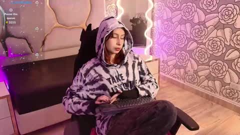 katana_tay online show from 8, 11, 2025