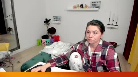 Snapshot of katarina_blades chatting on 4, 3, 2025 online show from 4, 3, 2025