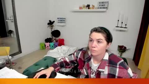 Snapshot of katarina_blades chatting on 4, 3, 2025 online show from 4, 3, 2025