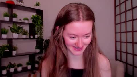 Snapshot of kate_cuddle chatting on 9, 10, 2025 Kate online show from 9, 10, 2025