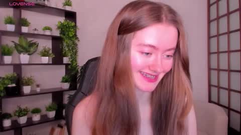 Snapshot of kate_cuddle chatting on 24, 10, 2025 Kate online show from 24, 10, 2025