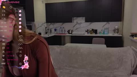 Snapshot of kate_krayy chatting on 28, 10, 2025 kate_krayy online show from 28, 10, 2025