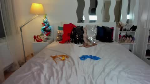 kate_redgar online show from 17, 12, 2024