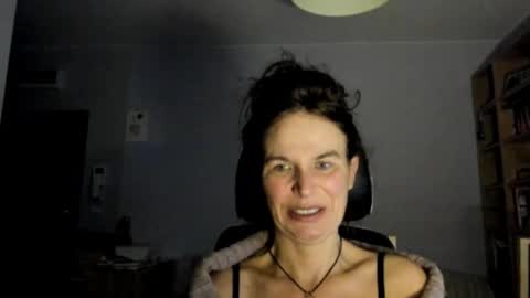 Snapshot of kathysky40 chatting on 16, 11, 2025 KATHY online show from 16, 11, 2025