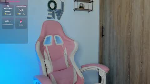 Snapshot of katie_boss2 chatting on 29, 10, 2025 Katie online show from 29, 10, 2025