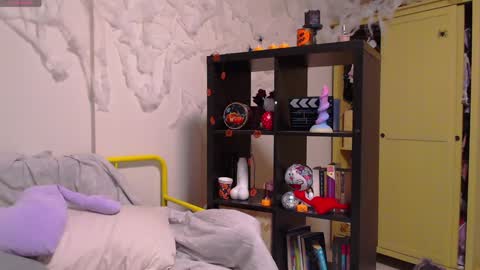 Snapshot of katie_deville chatting on 2, 12, 2024 Katie Deville online show from 2, 12, 2024