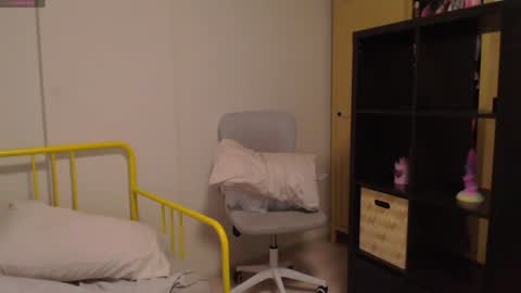 Snapshot of katie_deville chatting on 2, 12, 2024 Katie Deville online show from 2, 12, 2024