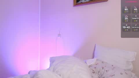 Snapshot of katie_deville chatting on 4, 10, 2025 Katie Deville online show from 4, 10, 2025