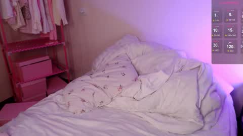 Snapshot of katie_deville chatting on 31, 10, 2025 Katie Deville online show from 31, 10, 2025