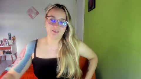 Snapshot of katira333 chatting on 14, 12, 2025 katira333 online show from 14, 12, 2025