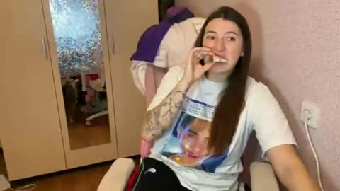 Snapshot of katrin_kristal chatting on 14, 3, 2026 naked in pvt show 100 tk online show from 14, 3, 2026