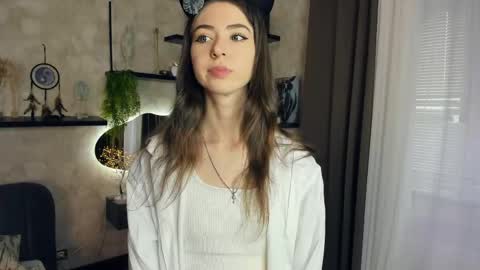 Kate Aurora online show from 10, 4, 2026