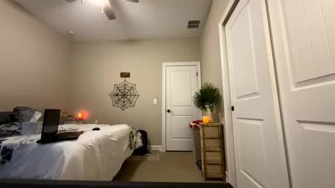 Josie live show Tuesday Wednesday and Thursday online show from 18, 10, 2025