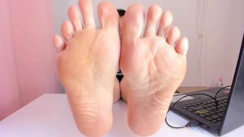 Snapshot of katty_feet_ chatting on 4, 3, 2026 Katty online show from 4, 3, 2026