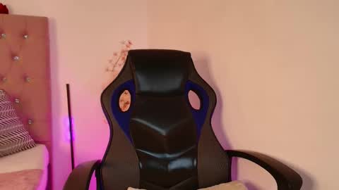 Snapshot of katy_van chatting on 27, 2, 2025 Katy Van online show from 27, 2, 2025