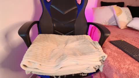 Snapshot of katy_van chatting on 10, 3, 2025 Katy Van online show from 10, 3, 2025