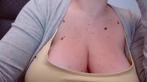 Snapshot of katynextdoor chatting on 29, 10, 2025 Katy online show from 29, 10, 2025