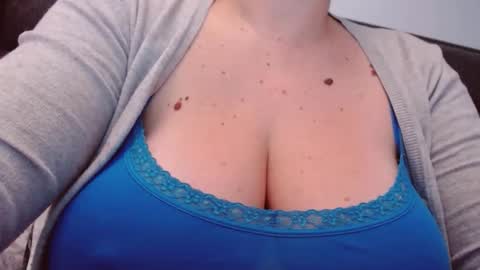 Snapshot of katynextdoor chatting on 30, 10, 2025 Katy online show from 30, 10, 2025