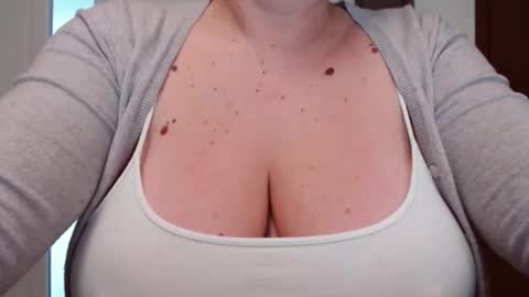 Snapshot of katynextdoor chatting on 9, 11, 2025 Katy online show from 9, 11, 2025