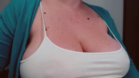 Snapshot of katynextdoor chatting on 10, 11, 2025 Katy online show from 10, 11, 2025