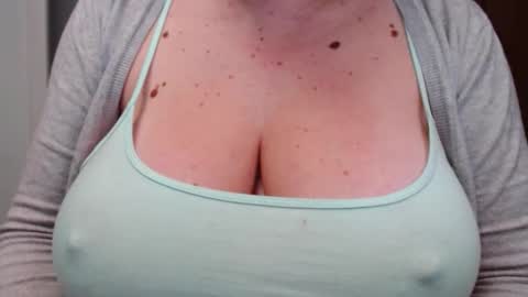 Snapshot of katynextdoor chatting on 14, 11, 2025 Katy online show from 14, 11, 2025