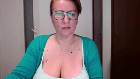 Snapshot of katynextdoor chatting on 17, 11, 2025 Katy online show from 17, 11, 2025