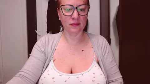 Snapshot of katynextdoor chatting on 2, 12, 2025 Katy online show from 2, 12, 2025