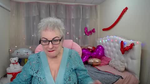 kaylesmoll online show from 1, 2, 2025