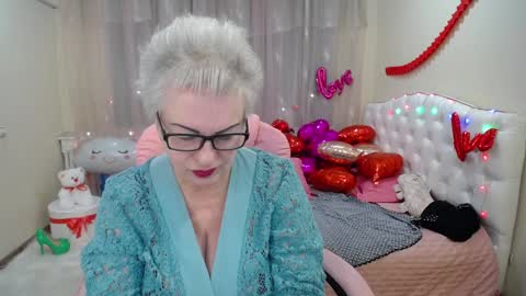 kaylesmoll online show from 8, 2, 2025