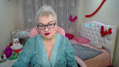 kaylesmoll online show from 20, 2, 2025